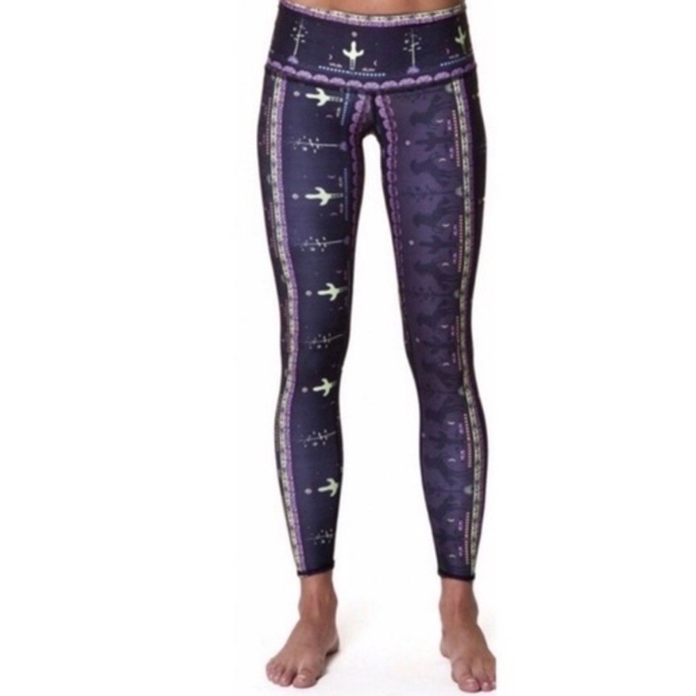 Teeki Womens M‎ Black Southwest Desert Horse Cactus Print Leggings yoga pants